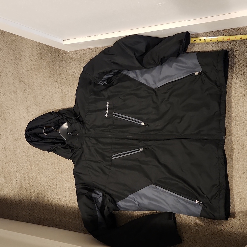 NEW Columbia jacket. NEW  XXL. WARM - REMOVABLE HOOD